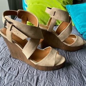 Nude Wedges